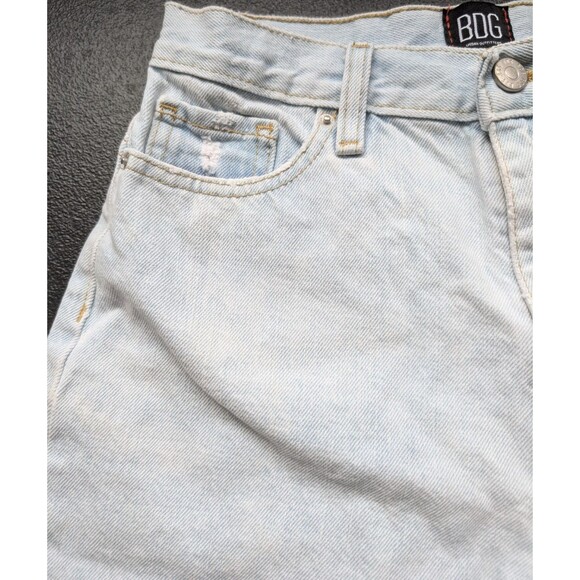 BDG Women Denim Short Mom High Rise Raw Hem Light Wash Distressing Size 25 - Picture 7 of 11